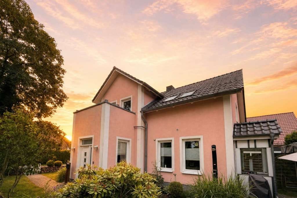 Immobilie in Bargfeld-Stegen - Kernsanierte Altbauvilla mit traumhaften Familiengarten und großem Außenpool - Bild 0