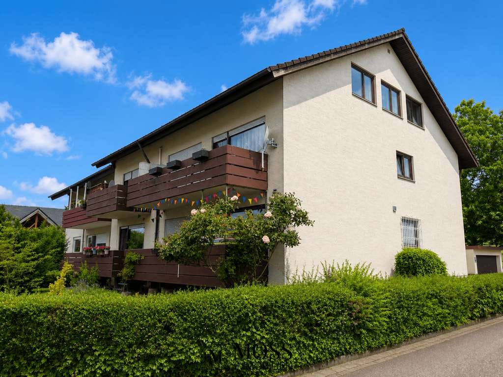 Immobilie in Ehrenkirchen - Zukunftssicher investieren – modernisierte Wohnung mit Gartenanteil in ruhiger Lage - Bild 0