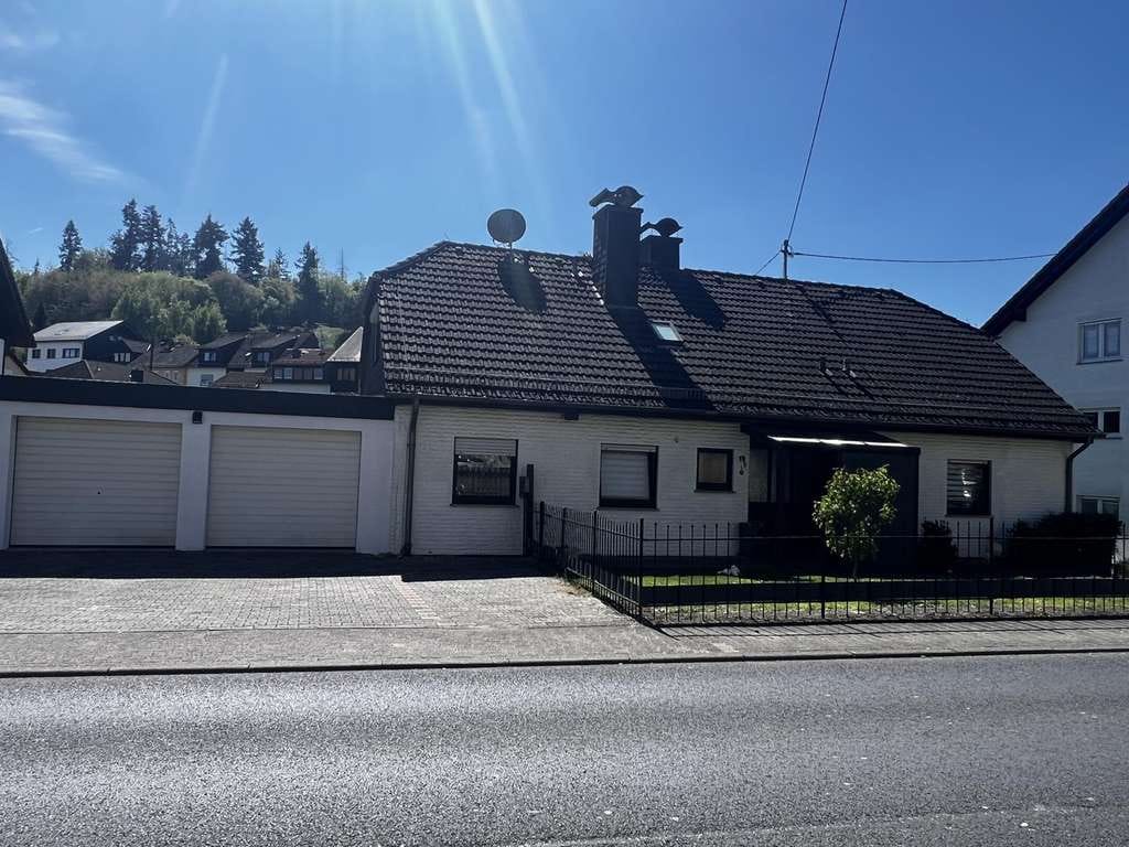 Immobilie in Hünstetten - Großzügiges Einfamilienhaus mit modernem Konfort - Bild 0