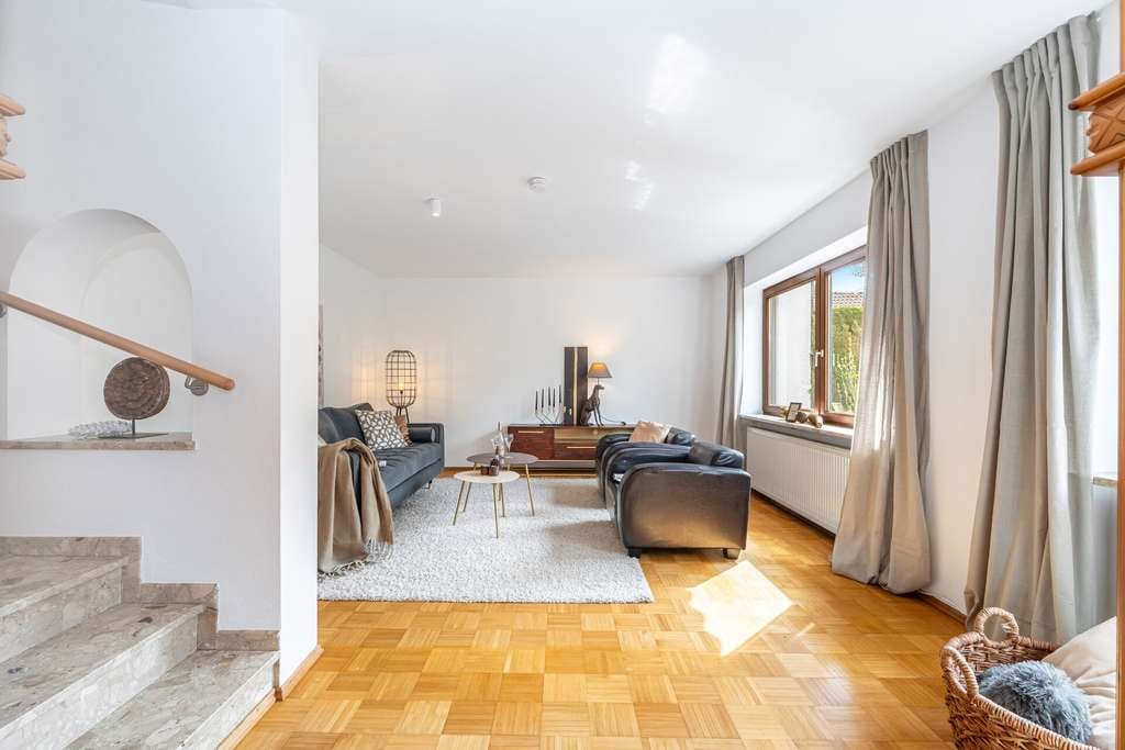 Immobilie in Putzbrunn - Charmantes Reihenendhaus in Putzbrunn/ Waldkolonie - Einliegerwohnung möglich - Bild 2