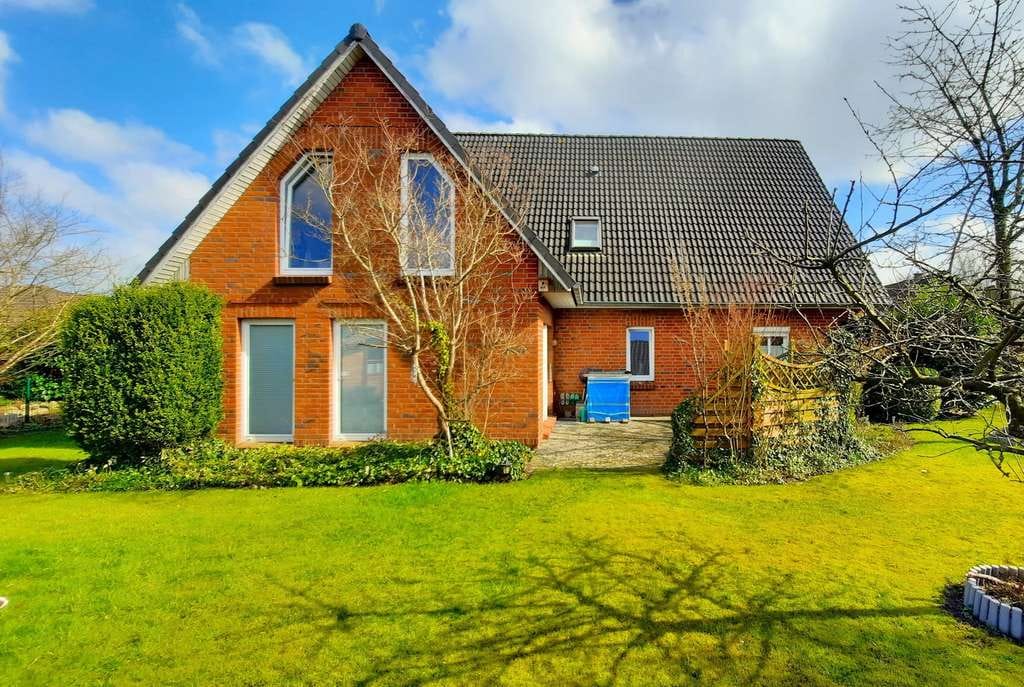 Immobilie in Kropp - Gepflegtes Zweifamilienhaus mit Carport, Terrasse und Loggia in ruhiger Wohnlage - Bild 2