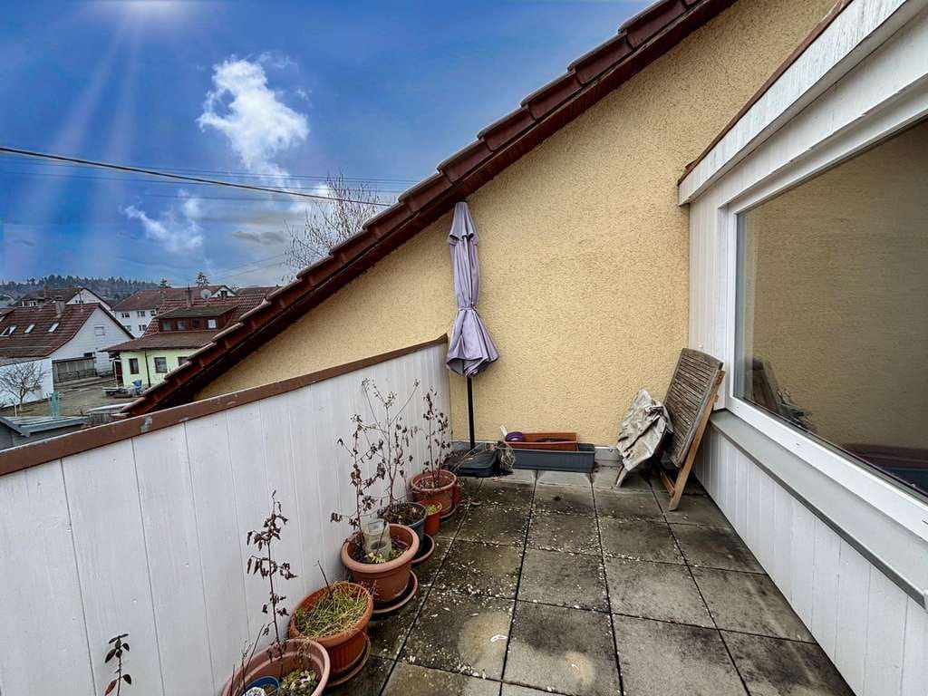 Immobilie in Balingen - Zentrumsnah wohnen oder investieren: 2-Zimmer-Dachgeschosswohnung mit Loggia in Balingen!  - Bild 2