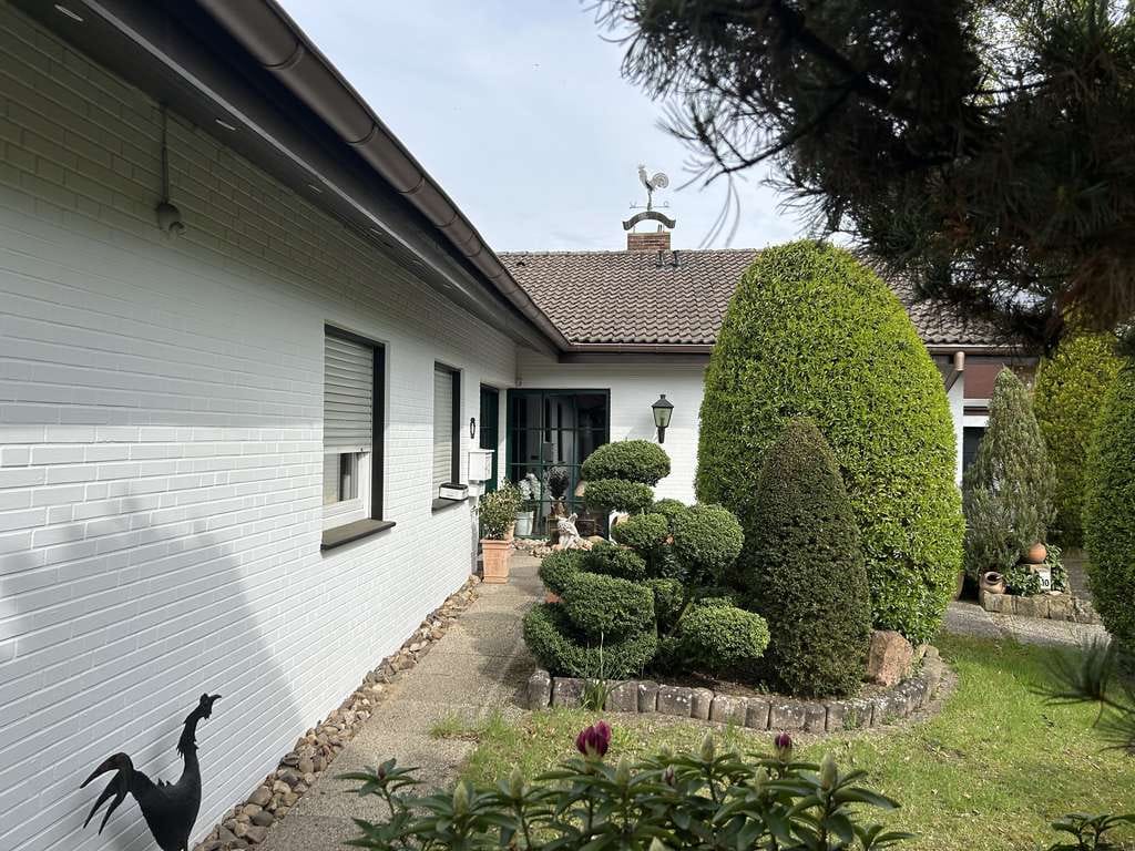 Immobilie in Warendorf - Großzügiger, modern geschnittener Eckbungalow mit Kamin, gepflegtem Garten & Garagen, beste Wohnlage - Bild 3