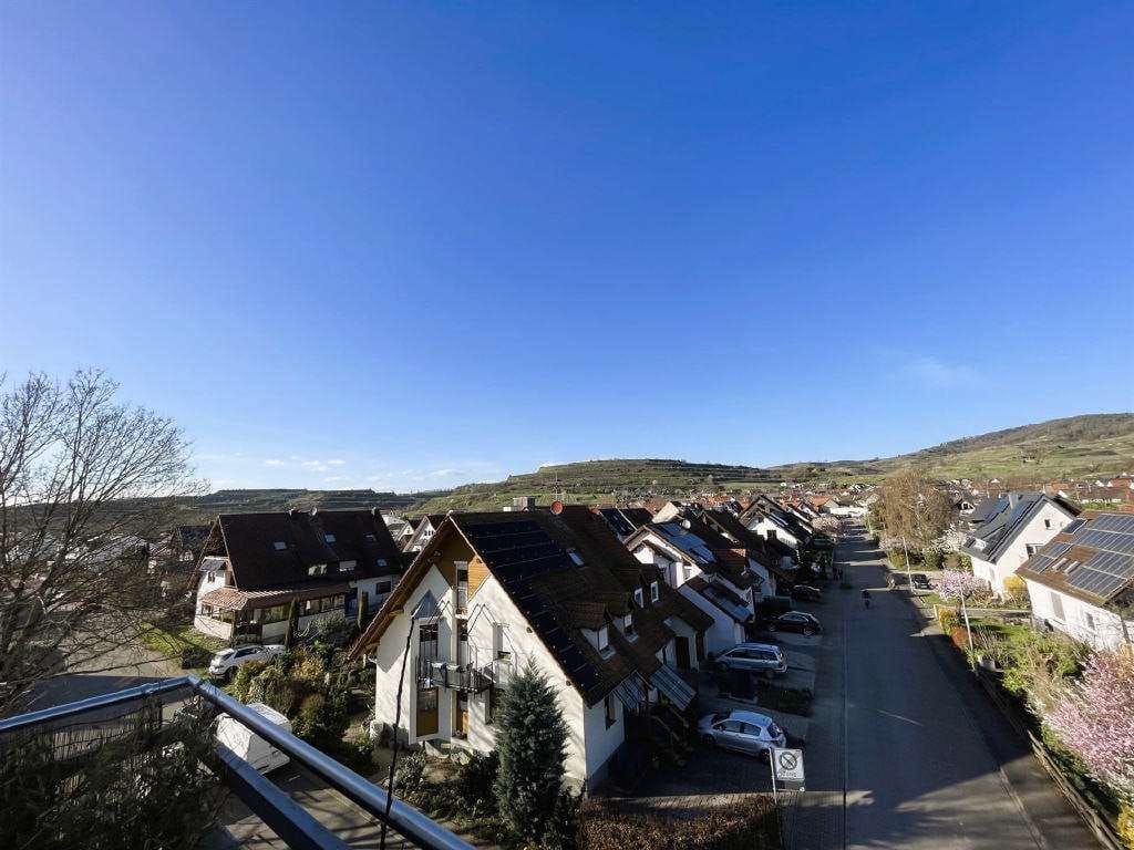 Immobilie in Ihringen - Großzügige 4-Zimmer-ETW (aufgeteilt auf 2 x 2-Zimmer-Balkon-Whg.) - Bild 1