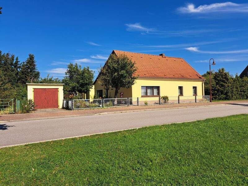 Immobilie in Letschin - Charmante Hofstelle mit Wohnhaus, Nebengebäuden und großem Garten - Bild 0