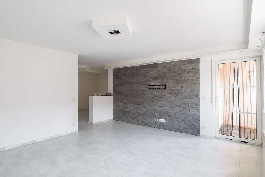 Immobilie in Schwaigern - Renovierte 3,5-Zi.-Whg mit Balkon & TG-Stellplatz im Herzen Schwaigerns - 200 m zum Bahnhof - Bild 0