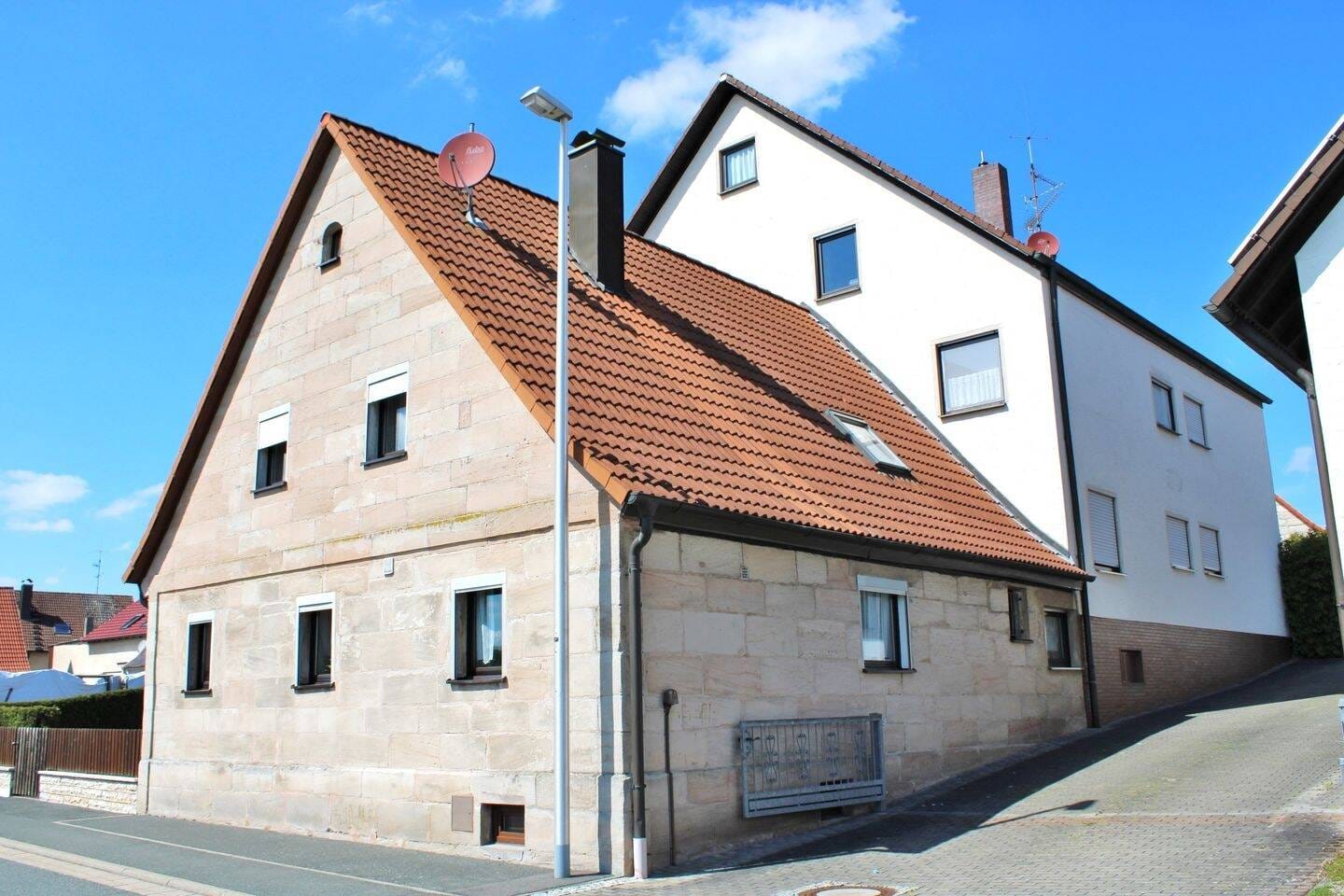 Immobilie in Heßdorf - 4,5-Zimmer-Eigentumswohnung in Form eines Sandsteinhauses in Heßdorf - Bild 0