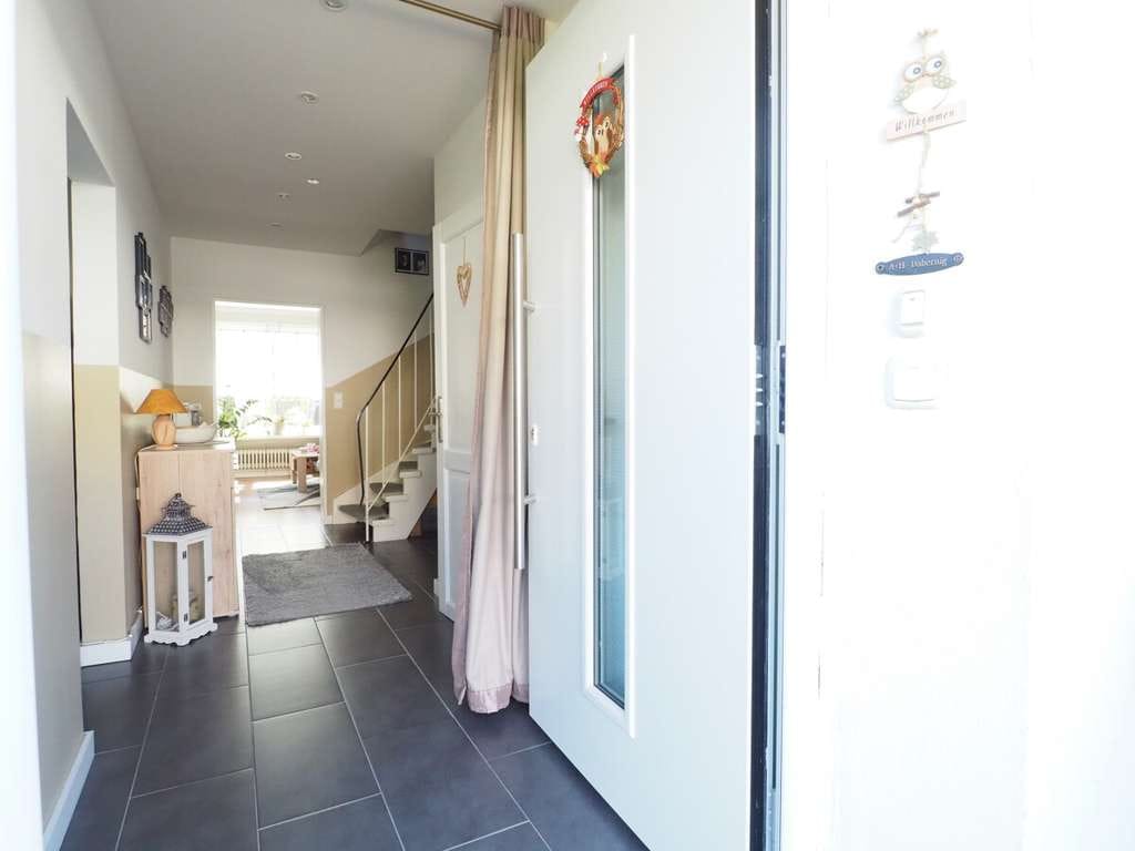 Immobilie in Rellingen - Hell und zentral 115 m² zzgl. ca. 30 m² im DG - Bild 2