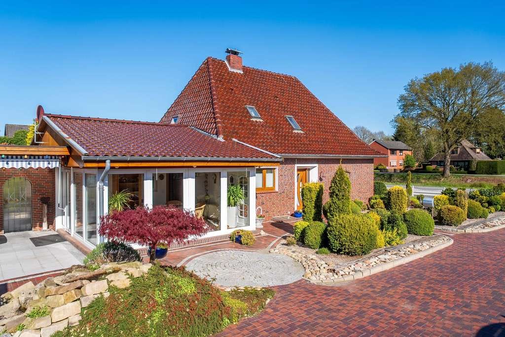 Immobilie in Apen - Modernisierter Bungalow mit Wintergarten und großem Garten in Augustfehn II - Bild 1