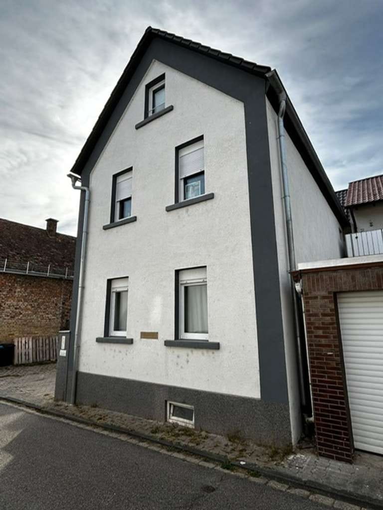 Immobilie in Bobenheim-Roxheim - Vermietetes 3-Familienhaus für Eigennutzer oder Kapitalanleger - Bild 1