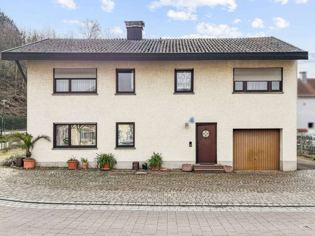 Immobilie in Lauf - Zuhause mit Charakter – Einfamilienhaus voller Möglichkeiten für die Wohnträume Ihrer Familie - Bild 0