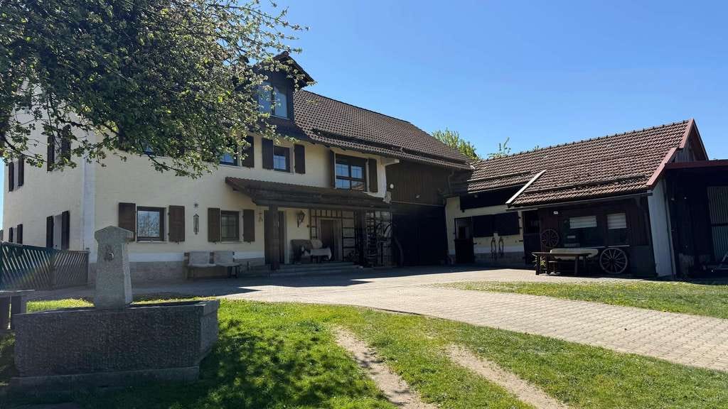 Immobilie in Saldenburg - Ehemaliges Bauernhaus - Ein Ort, gemacht für echte Pferdeliebe und echtes Familienleben - Bild 0