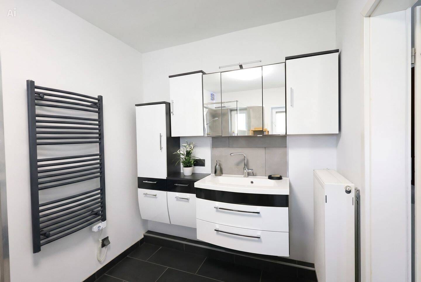 Immobilie in Heidenau - Modernisiertes Zweifamilienhaus mit Option zum Mehrgenerationenhaus - Bild 2