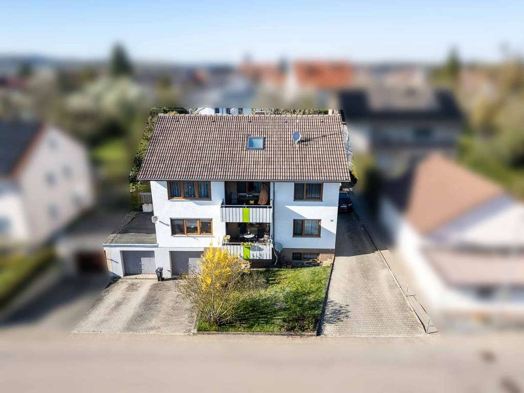 Immobilie in Laichingen - Gepflegtes Zweifamilienhaus mit stabilen Mieteinnahmen - Bild 0