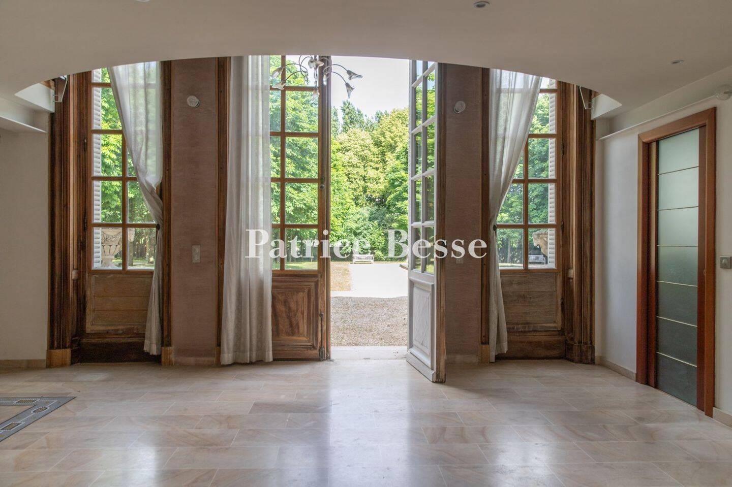 Immobilie in Happurg - An entirely renovated, 295-m² flat, in a neoclassical chateau, thirty minutes from Paris - ref 307543 - Bild 4