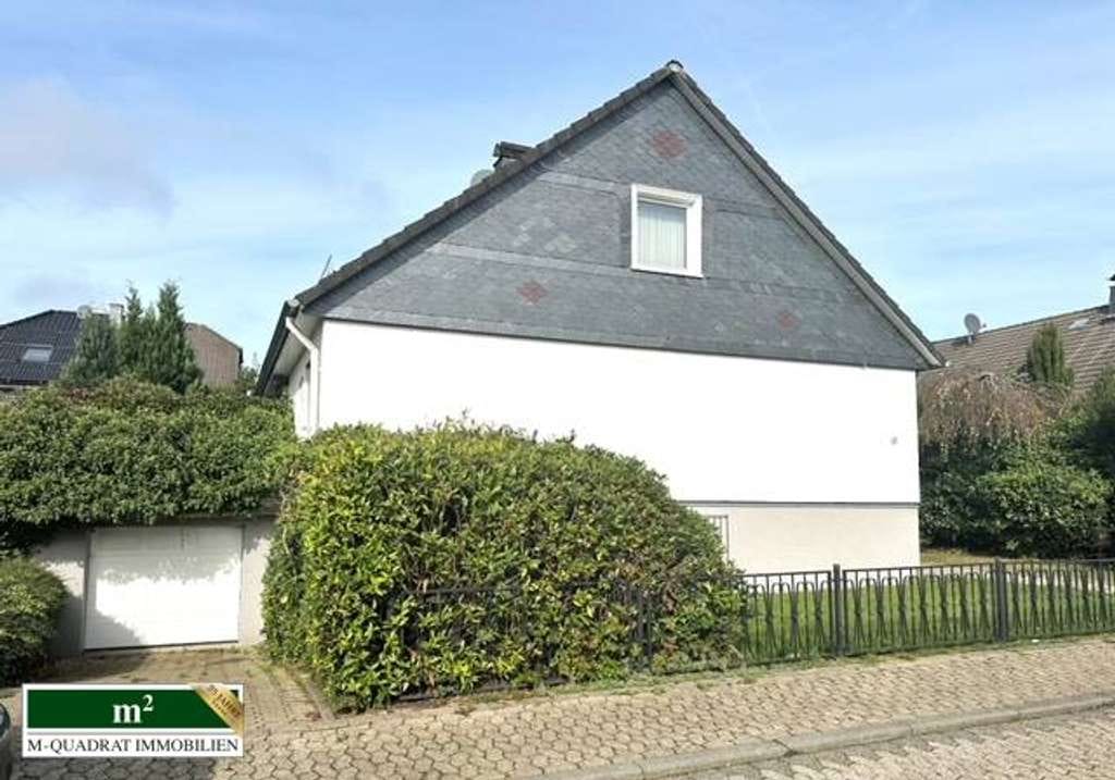 Immobilie in Wipperfürth - Sanierungsbedürftiges Ein-Zweifamilienhaus in ruhiger Lage - Bild 1