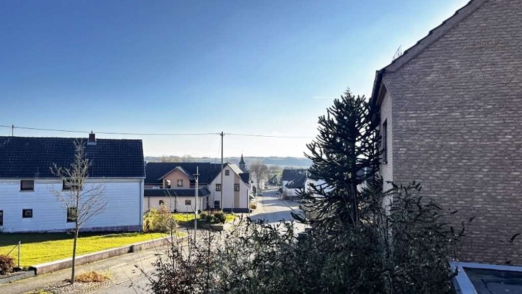 Immobilie in Neustadt (Wied) - Gepflegtes Einfamilienhaus mit Büroeinheit - Bild 3
