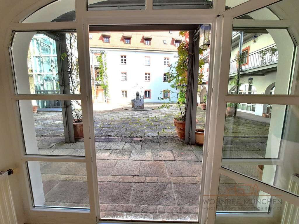 Immobilie in Obertraubling - Rarität im Raum Regensburg
2-Zimmer-Erdgeschosswohnung im historischen Wasserschloss Gebelkofen - Bild 2