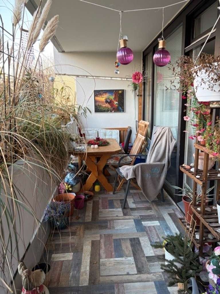 Immobilie in Taufkirchen - Brück Immobilien - Vermietete 4 Zi.-Eigentumswohnung mit 2 Loggien - Bild 0