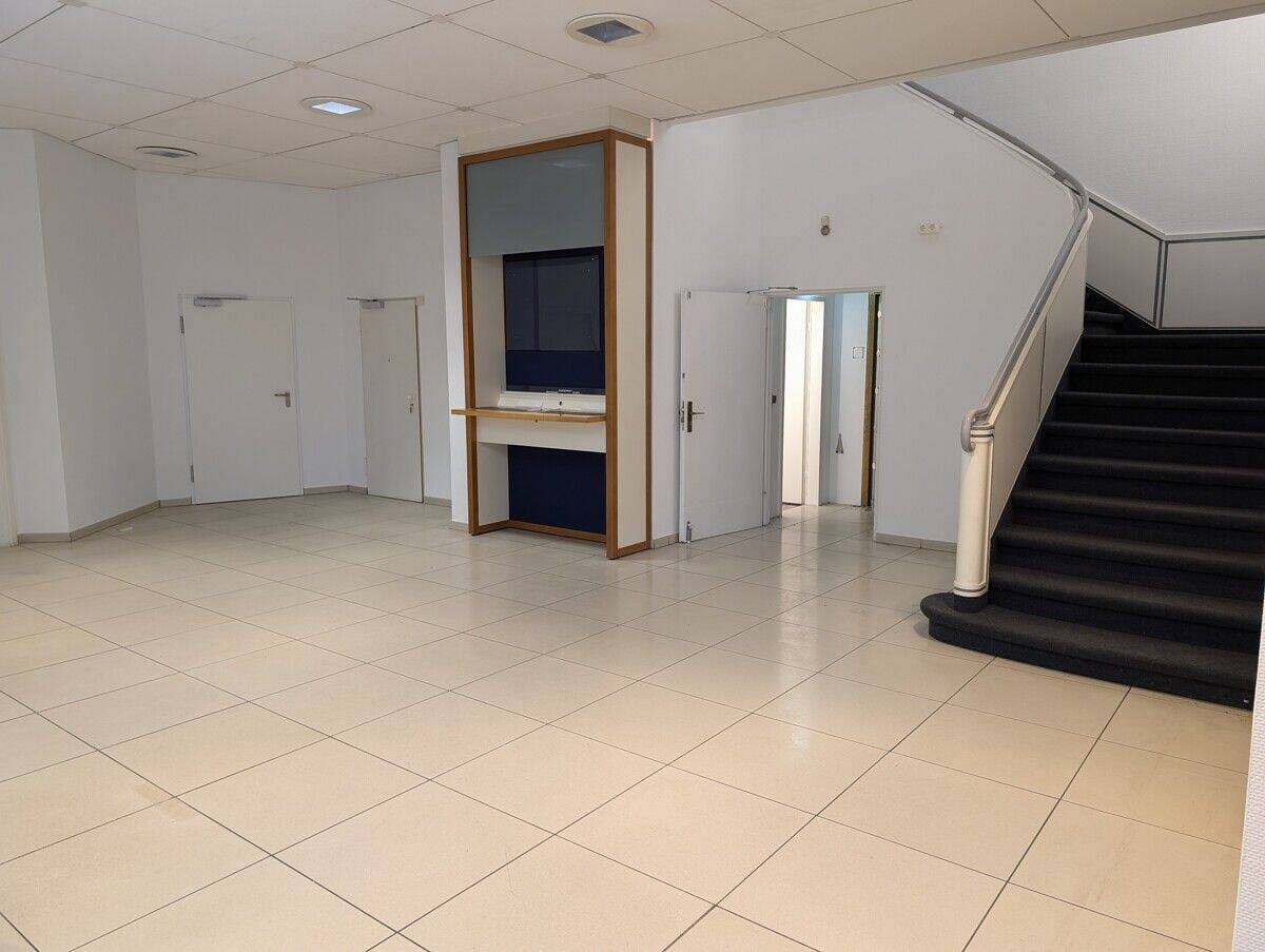Immobilie in Bitterfeld-Wolfen - Attraktives Investment: Wohnhaus mit Gewerbeflächen - Bild 2