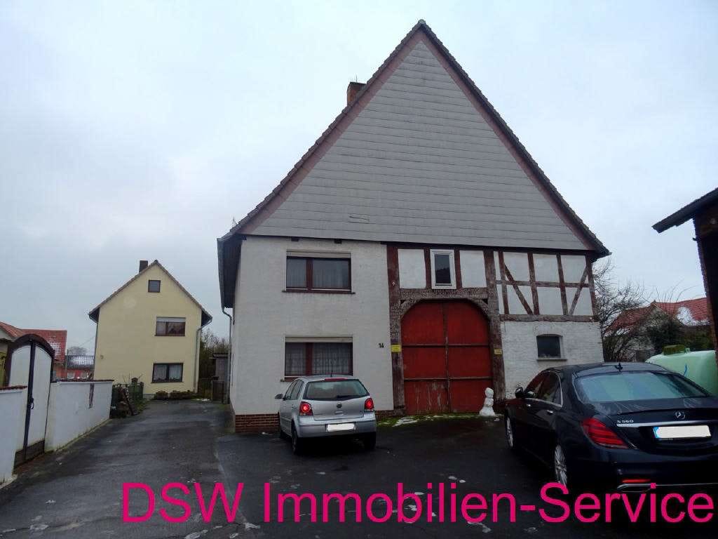 Immobilie in Trendelburg - Wohnhaus mit Garagen und großer Grünfläche! - Bild 0