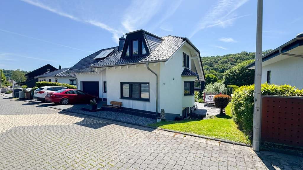 Immobilie in Niedererbach - Exklusives Wohnhaus mit Einliegerwohnung und großem Garten in traumhafter Lage vor Limburg! - Bild 4