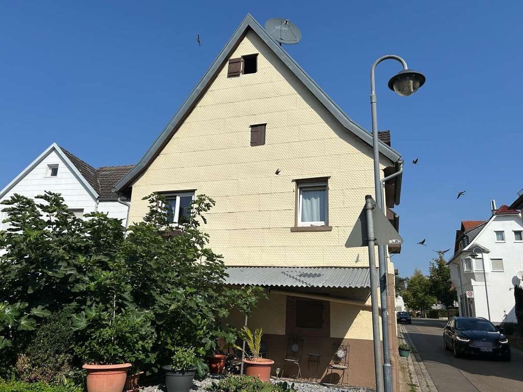 Immobilie in Weinstadt - Für die Zukunft : "Häusle" und Garage
zum Preis einer Wohnung in Weinstadt
 - Bild 2