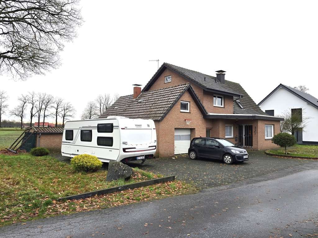 Immobilie in Schloß Holte-Stukenbrock - Gepflegtes Einfamilienhaus mit viel Platz & Grünblick in Schloß Holte-Stukenbrock - Bild 1