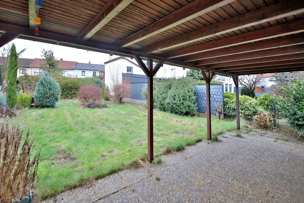 Immobilie in Hemsbach - Doppelhaushälfte mit großem Garten & Ausbaupotenzial in begehrter Lage von Hemsbach - Bild 1