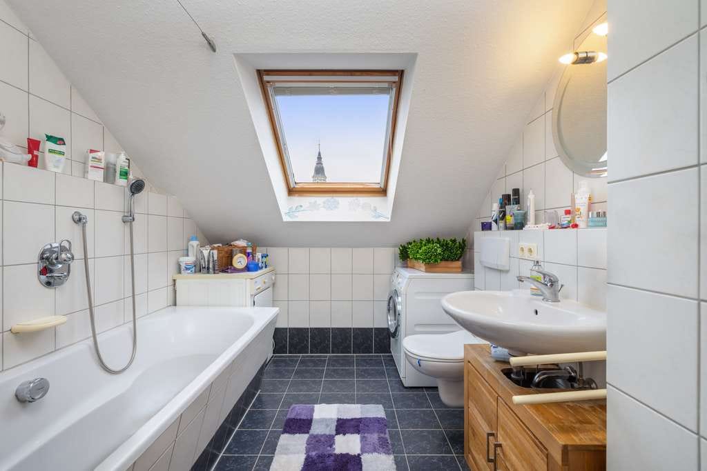 Immobilie in Mering - Gemütliche Dachgeschosswohnung in Mering – zentral gelegen für Pendler nach München - Bild 3
