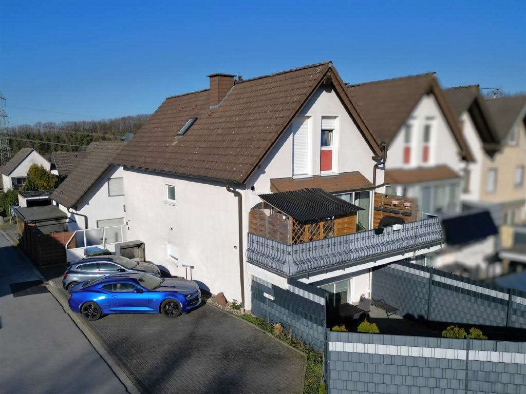 Immobilie in Arnsberg - / Kapitalanlage: Vermietetes Zweifamilienhaus mit Garage - Bild 0