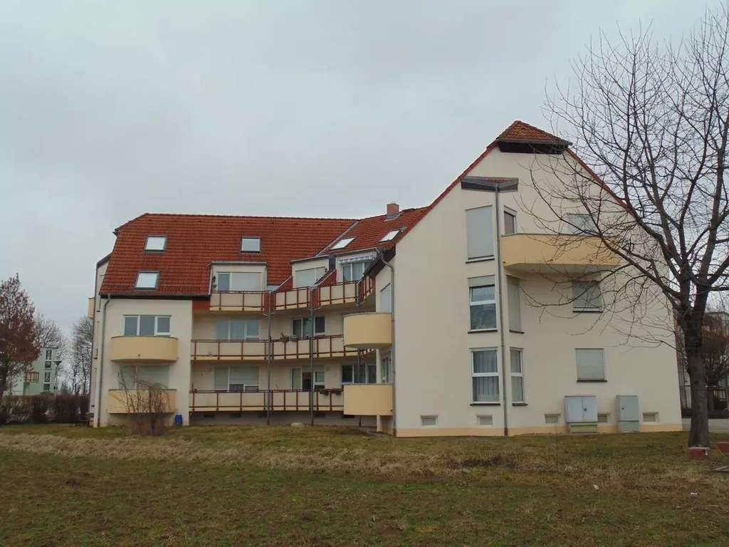 Immobilie in Erfurt - Helle 2 Raum-Wohnung in einer gepflegten, ruhigen Wohnanlage. Mit Balkon und KFZ-Stellplatz - Bild 0