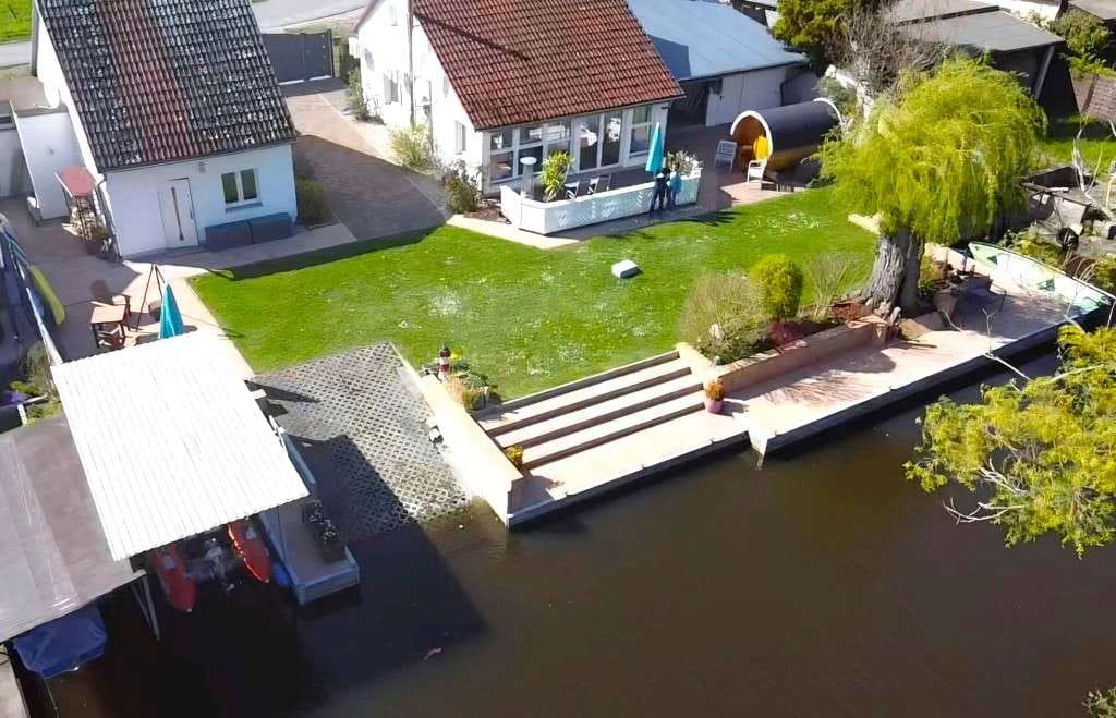 Immobilie in Ketzin/Havel - Romantisches Wassergrundstück mit 2 Massivhäusern, 2 Bootsliegeplätzen, Bootsrampe, Garage  - Bild 1