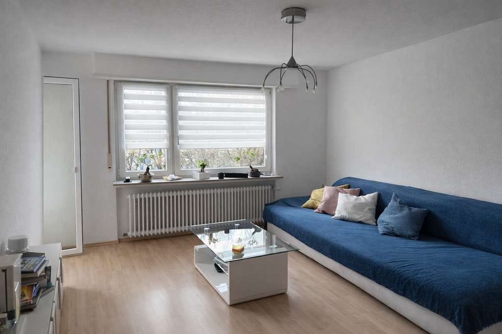 Immobilie in Stuttgart - Sonnige Aussichten: 2 Zimmer mit Loggia - Bild 1