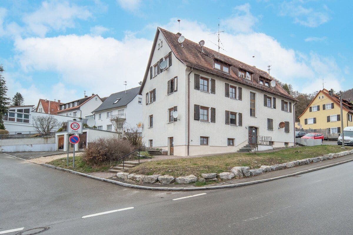 Immobilie in Burladingen - Sonniges 6-Familienhaus mit viel Platz für Ertrag und Rendite - Bild 0