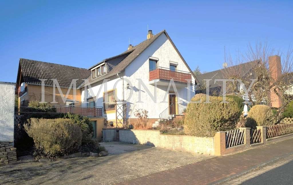 Immobilie in Bad Salzdetfurth - Idyllisch gelegenes Raumwunder: 10 Zimmer für Generationen - Bild 0