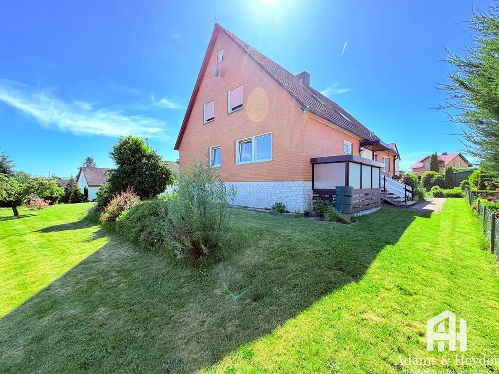 Immobilie in Grebenstein - Großzügiges Ein- Zweifamilienhaus mit viel Potenzial in ruhiger Wohnlage von Grebenstein - Bild 1
