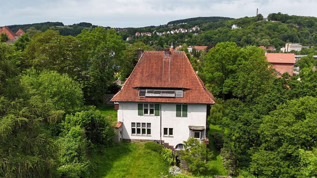 Immobilie in Vlotho - Denkmalgeschützte Fabrikantenvilla an der Weser – Parkgrundstück mit drei zusätzlichen Bauplätzen - Bild 2