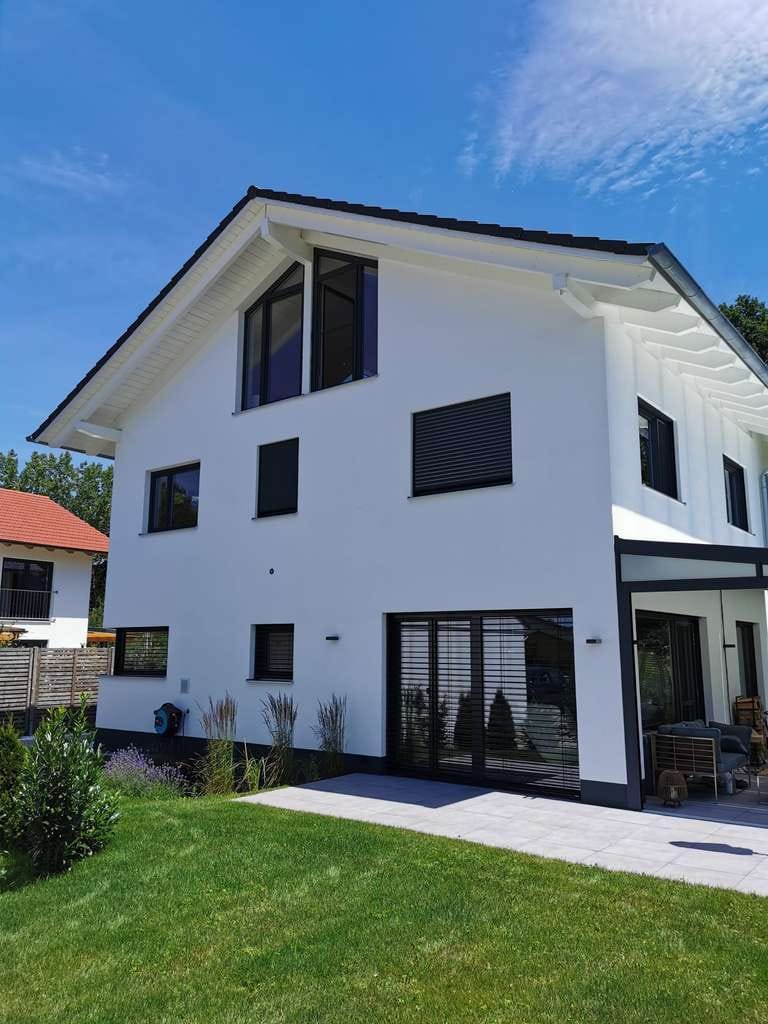 Immobilie in Rott am Inn - Neuwertiges Wohnerlebnis: Lichtdurchflutete DHH in absoluter Ruhelage – Provisionsfrei - Bild 1