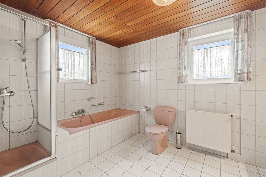 Immobilie in Albbruck - Einfamilienhaus mit Einliegerwohnungsoption - großzügiges Flächenangebot mit guter Substanz - Bild 3