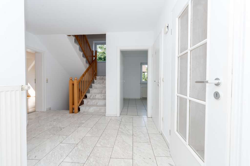 Immobilie in Mariaposching - Idyllisches Einfamilienhaus mit großem Garten, Pool und moderner PV-Anlage - Bild 1