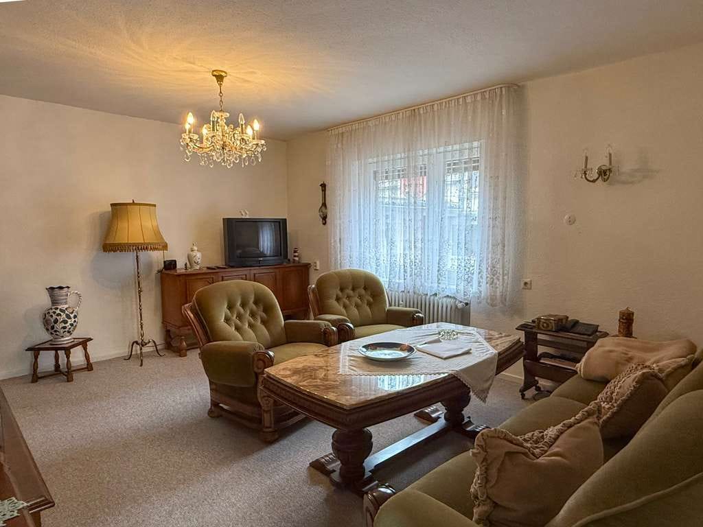 Immobilie in Grevenbroich - Zweifamilienhaus samt Ladenlokal in Grevenbroich - Gindorf zu verkaufen - Bild 2