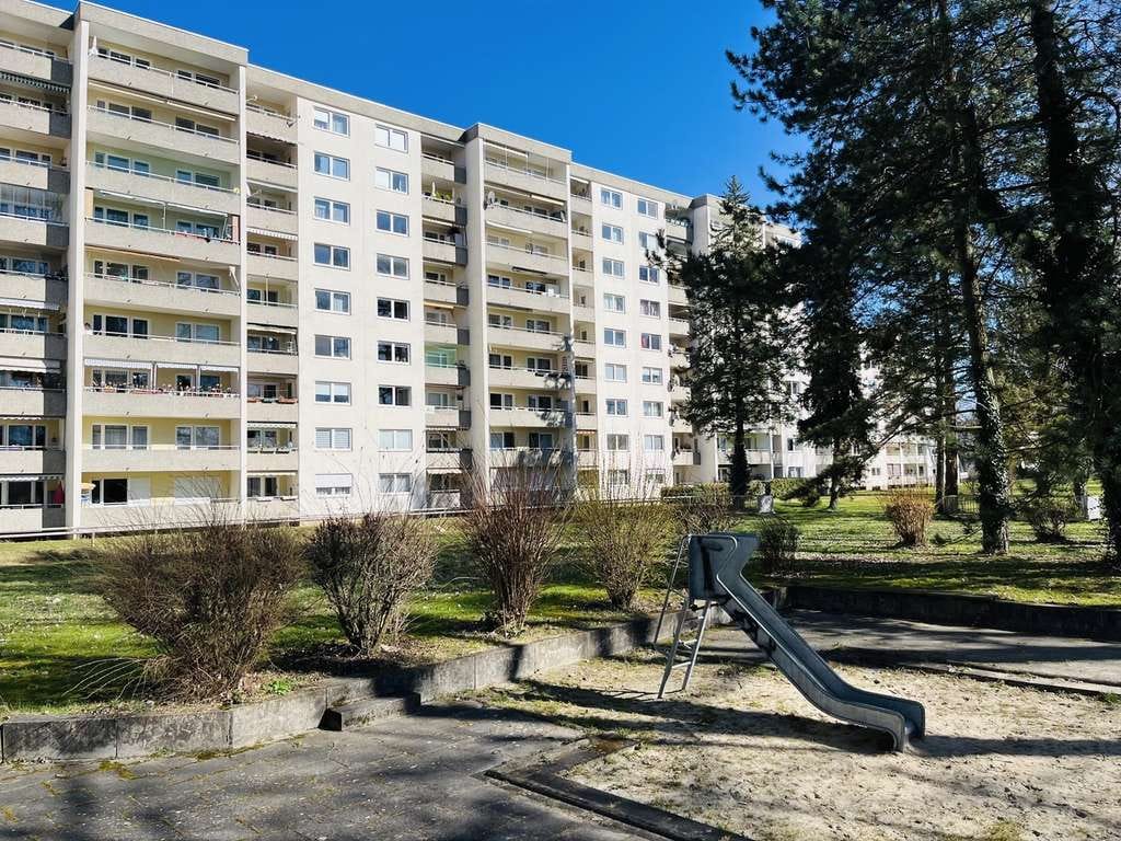 Immobilie in Puchheim - Provisionsfrei -  helle 3,5-Zimmer-Wohnung 6.OG mit 2 Loggien und herrlichem Blick - Bild 1