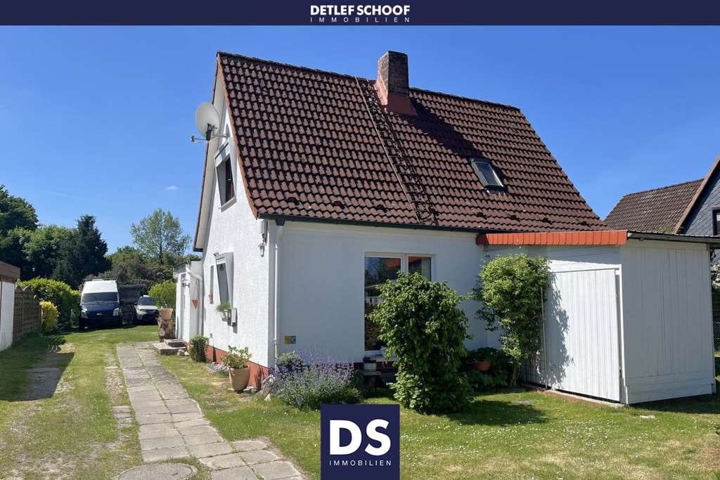 Immobilie in Quarnbek - Täglich Ferien von der Stadt – kleines EFH mit großem Garten in Flemhude - Bild 0