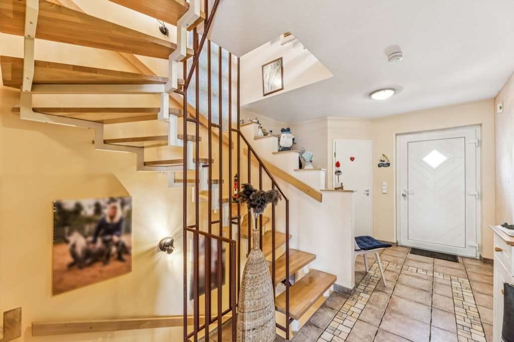 Immobilie in Seukendorf - Neuwertiges Drei-Giebel-Haus * Doppelhaushälfte zum Kauf auf Nießbrauchbasis - Bild 1