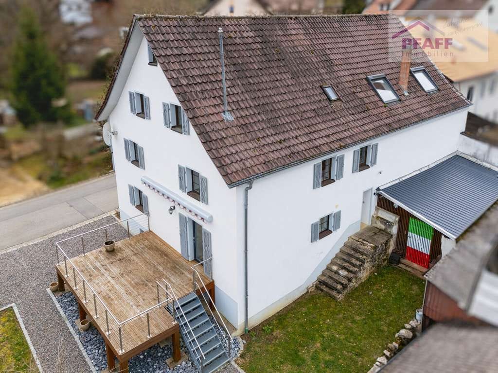 Immobilie in Tengen - Endlich ankommen? In Uttenhofen!
Kernsaniertes EFH, angebaut mit Brandschutzmauer an Nachbarhaus - Bild 2