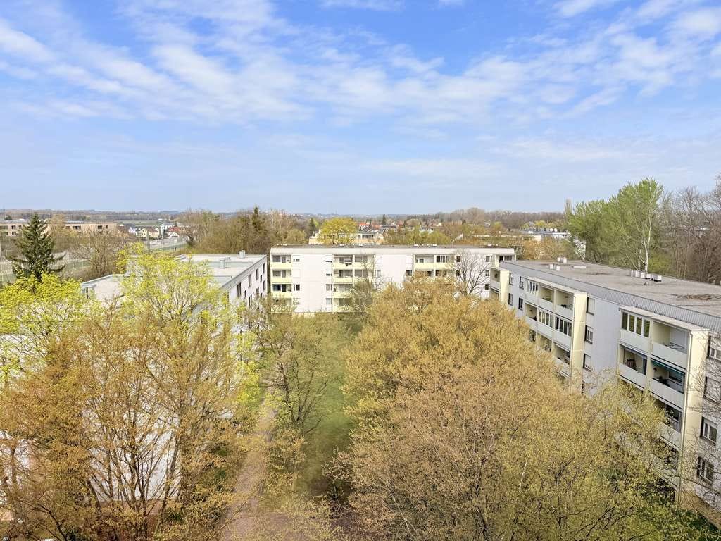 Immobilie in Karlsfeld - Dem Himmel so nah!  2-Zi.-Whg. im 7 Stock mit rollstuhlgerechtem Zugang in Karlsfeld nahe S-Bahn - Bild 2