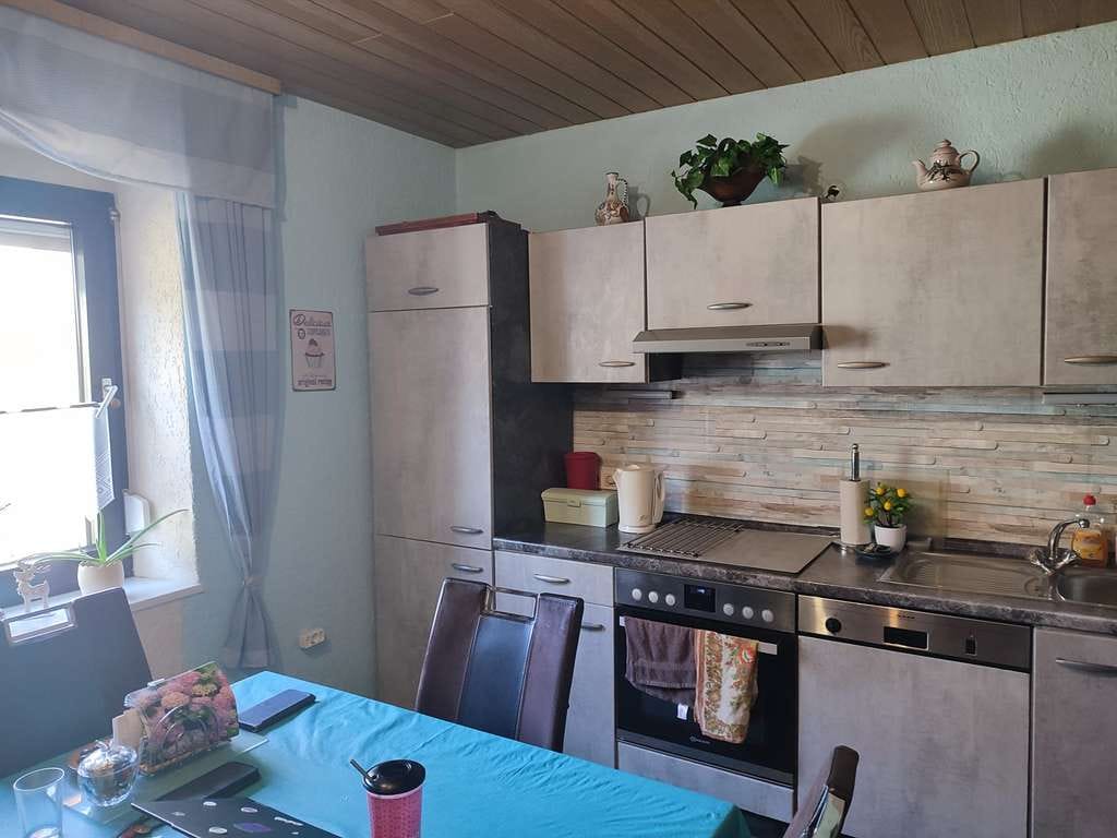 Immobilie in Hauptstuhl - Geräumiges 1-2 Familienhaus mit Garten und Garage - Bild 3