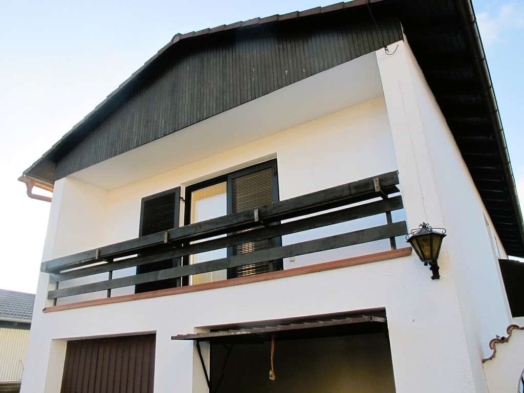 Immobilie in Julbach - Charmantes Einfamilienhaus mit spannender Architektur

*Garten, Terrasse, Freisitz und Doppelgarag - Bild 1
