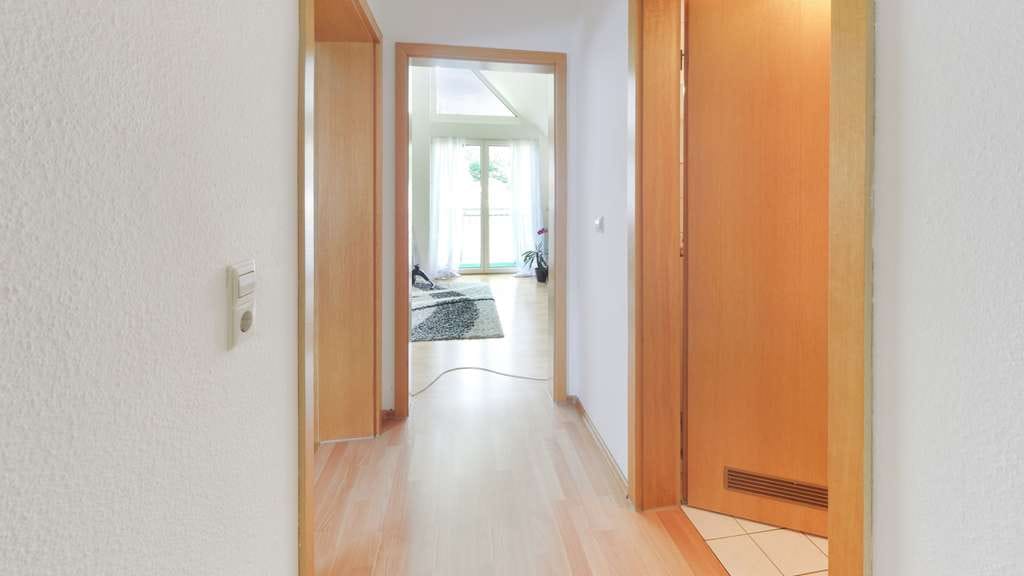 Immobilie in Schramberg - Attraktive vermietete 3-Zi.-Dachgeschosswohnung mit Balkon und Tiefgaragenstellplatz  - Bild 4